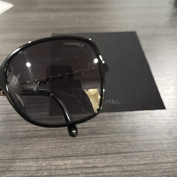 CHANEL SUNGLASSES - Picture 7 of 17
